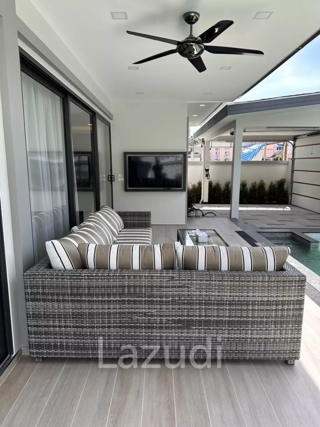 3 Bed 4 Bath 190 SQ.M Zensiri Midtown Villas