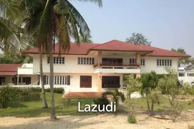 ABSOLUTE BEACHFRONT LAND CLOSE HUA HIN TOWN : included 2 storey house on bech