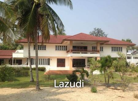 ABSOLUTE BEACHFRONT LAND CLOSE HUA HIN TOWN : included 2 storey house on bech