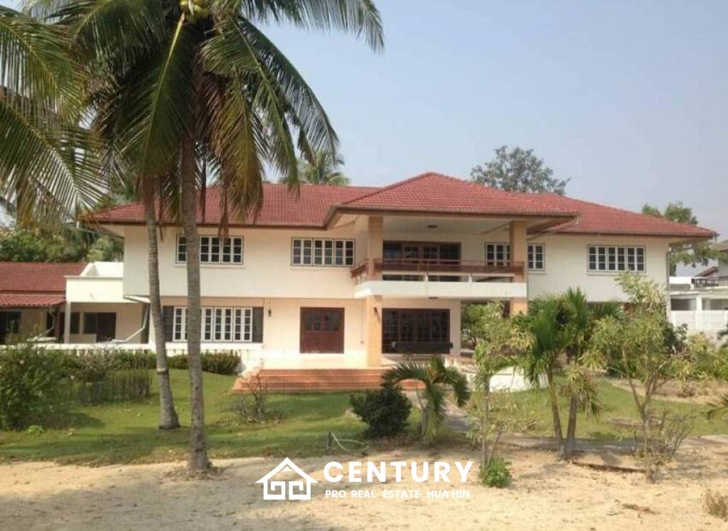 ABSOLUTE BEACHFRONT LAND CLOSE HUA HIN TOWN : included 2 storey house on bech