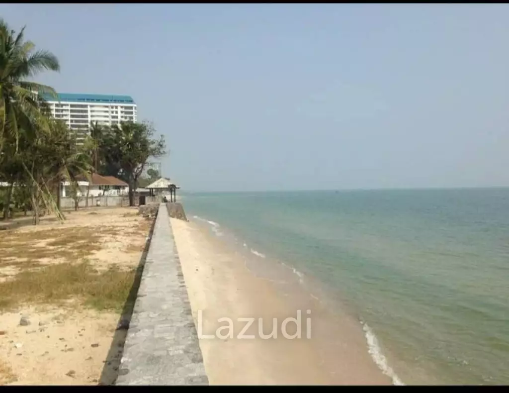 ABSOLUTE BEACHFRONT LAND CLOSE HUA HIN TOWN : included 2 storey house on bech