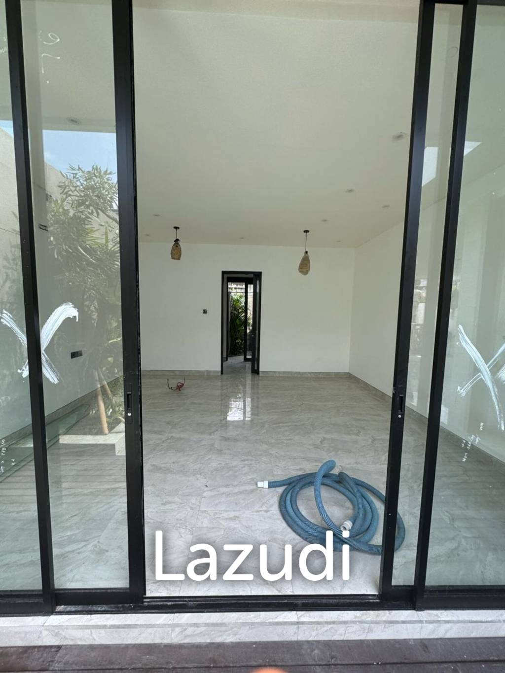 Newly 3 bedroom built Villa walking distance to Petitenget beach