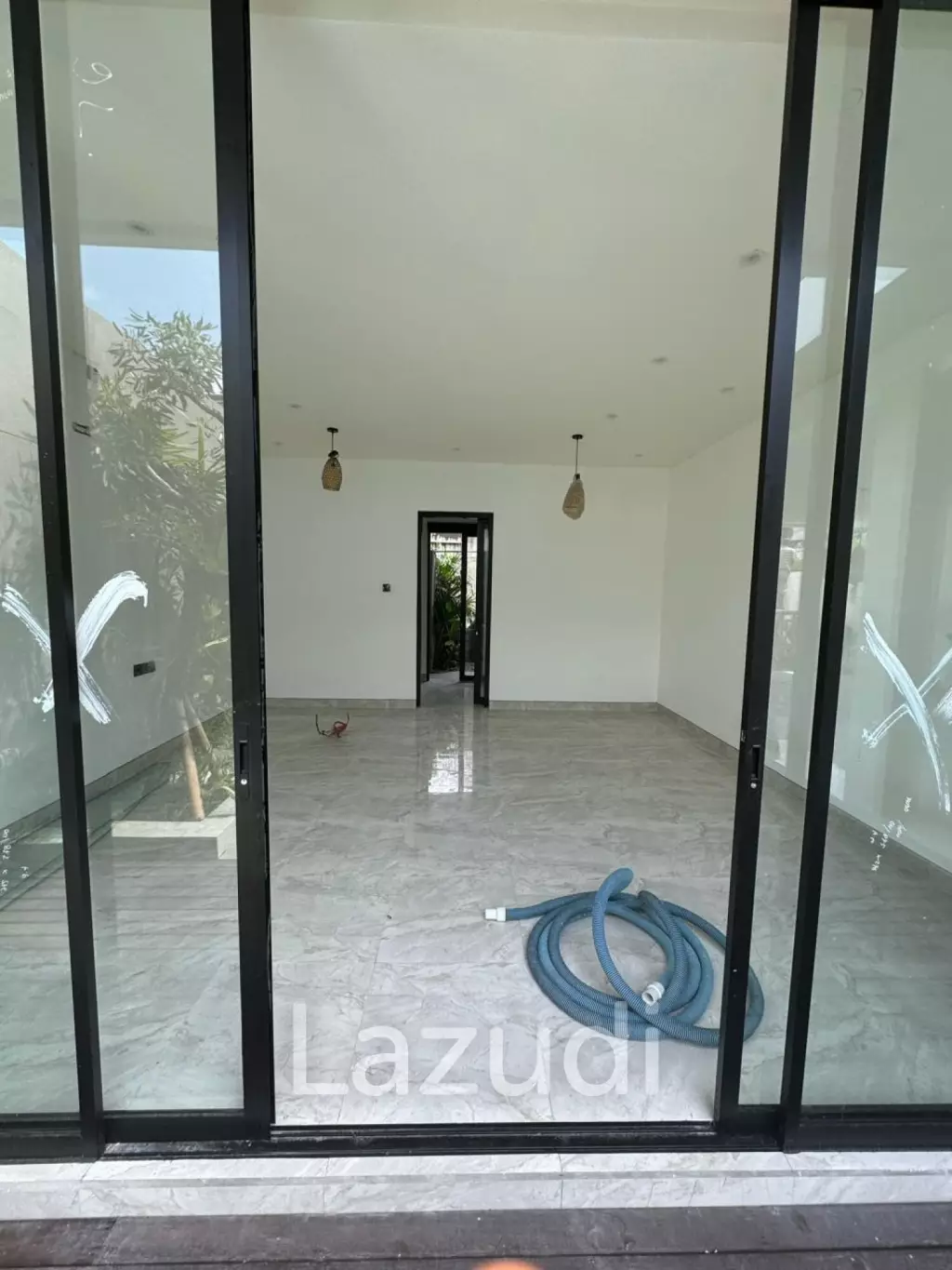 Newly 3 bedroom built Villa walking distance to Petitenget beach