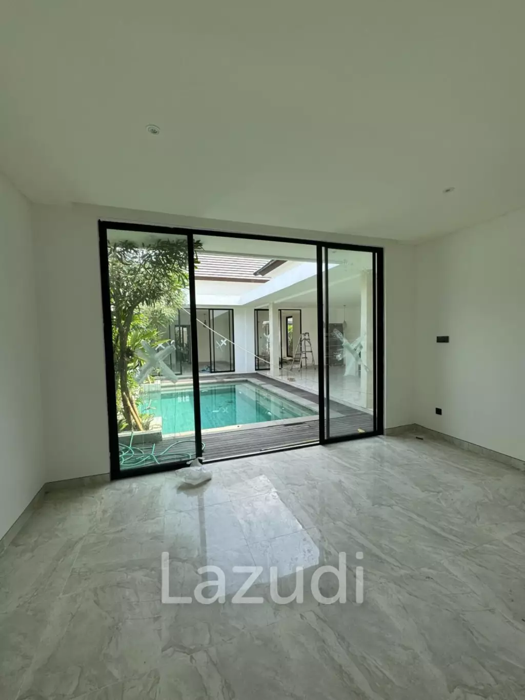Newly 3 bedroom built Villa walking distance to Petitenget beach