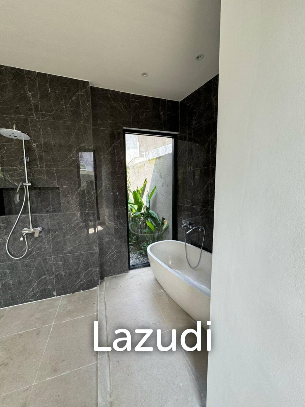 Newly 3 bedroom built Villa walking distance to Petitenget beach