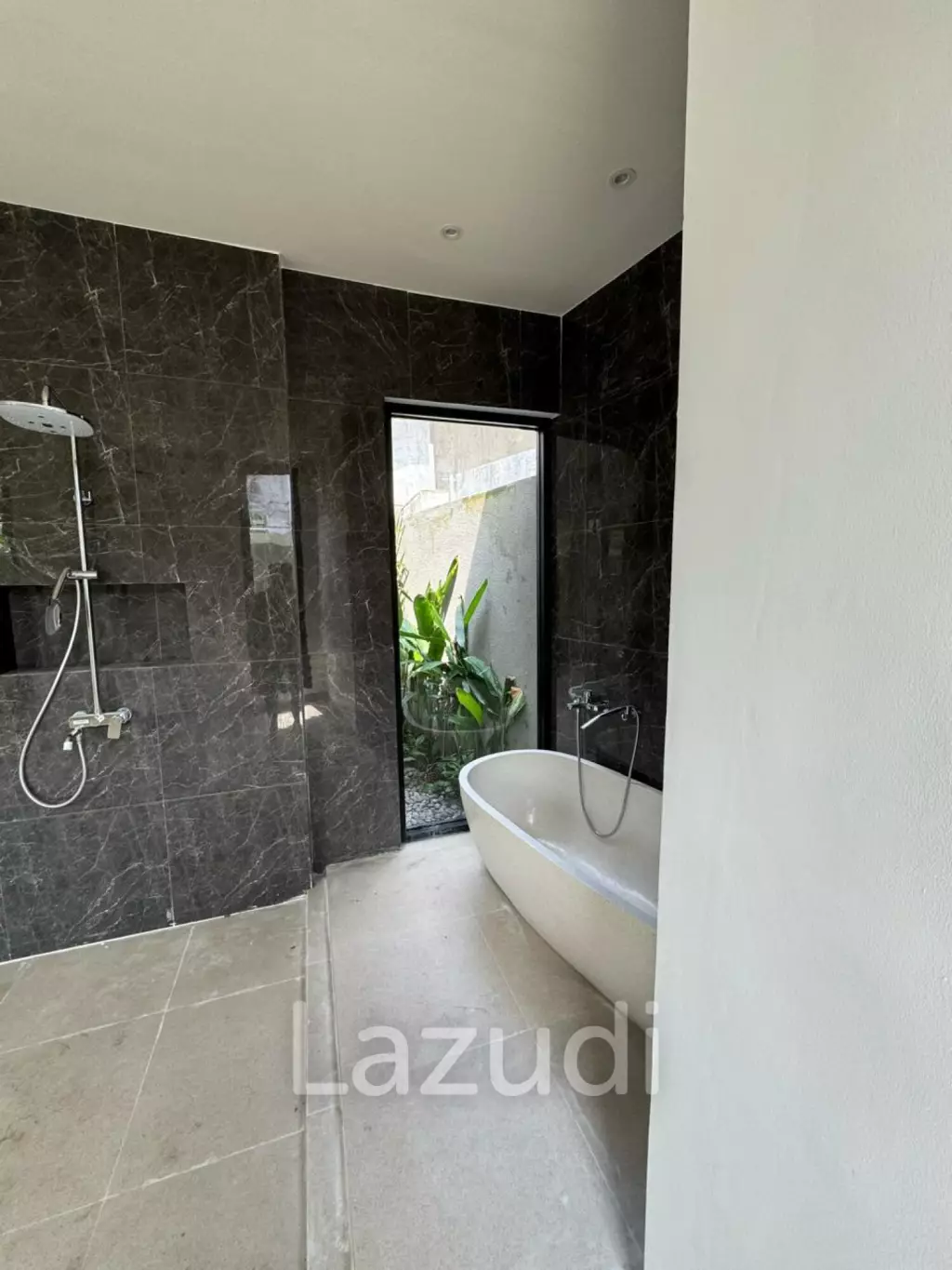 Newly 3 bedroom built Villa walking distance to Petitenget beach