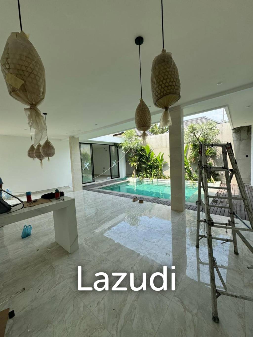 Newly 3 bedroom built Villa walking distance to Petitenget beach