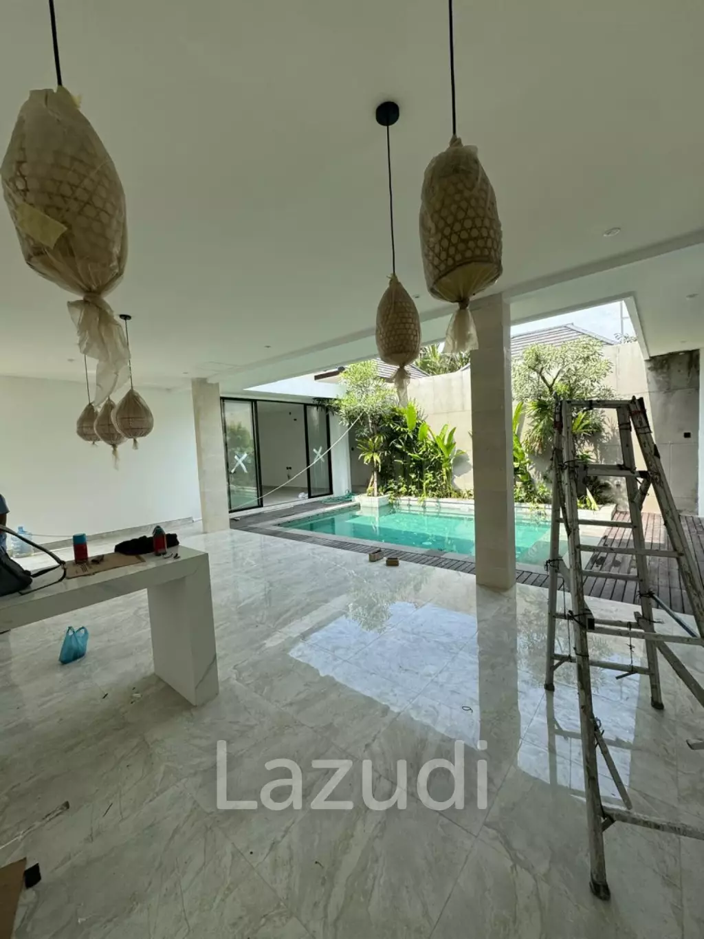 Newly 3 bedroom built Villa walking distance to Petitenget beach