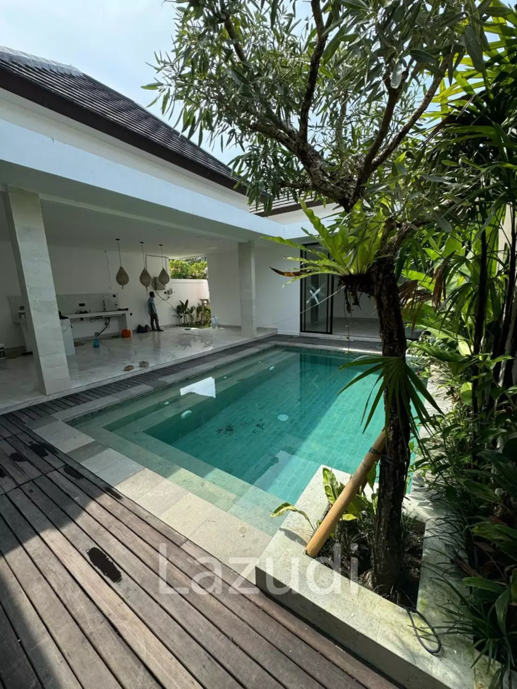 Newly 3 bedroom built Villa walking distance to Petitenget beach