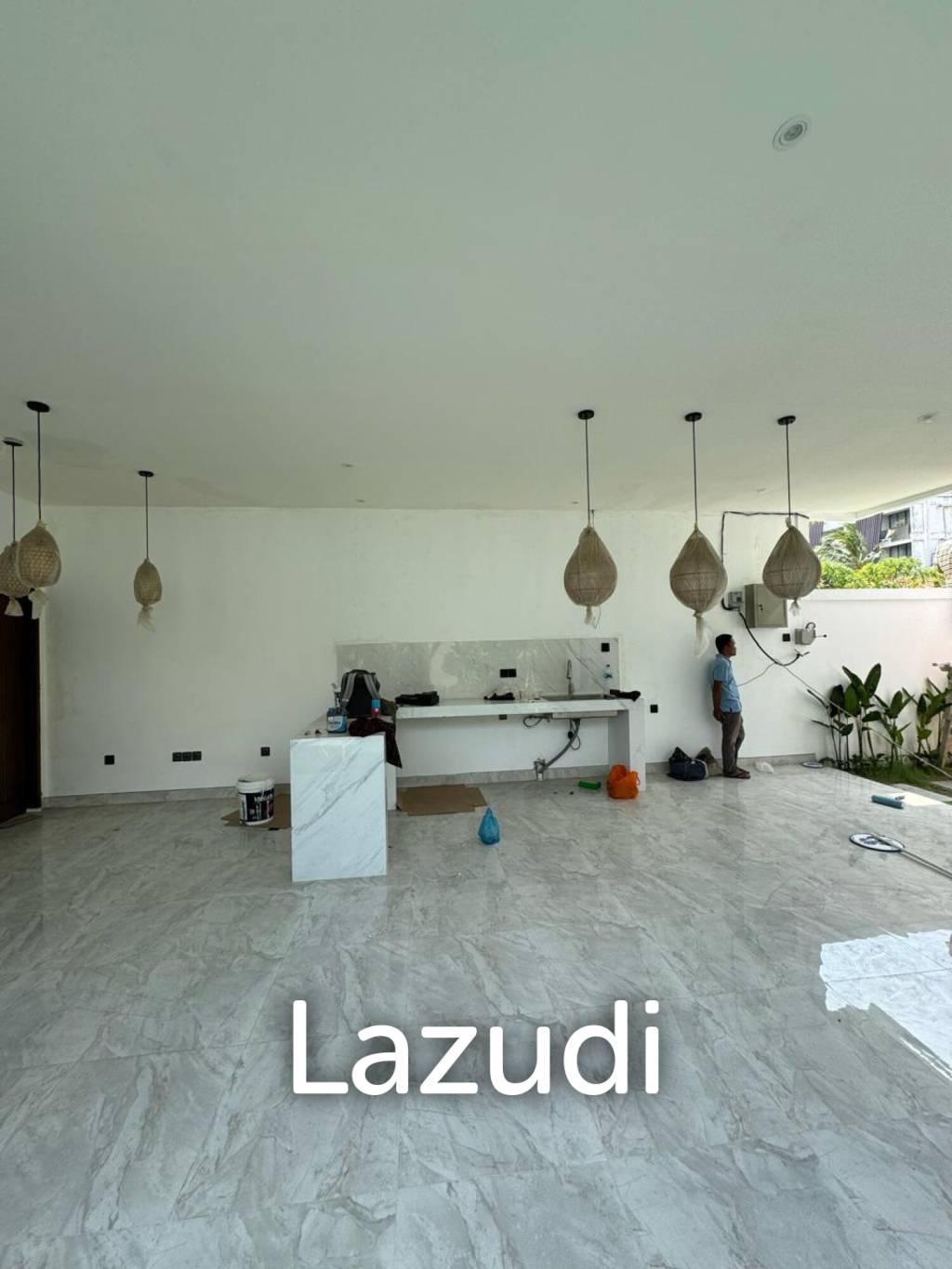 Newly 3 bedroom built Villa walking distance to Petitenget beach