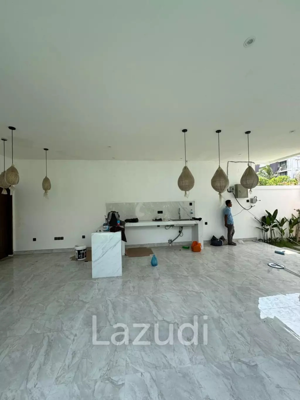 Newly 3 bedroom built Villa walking distance to Petitenget beach