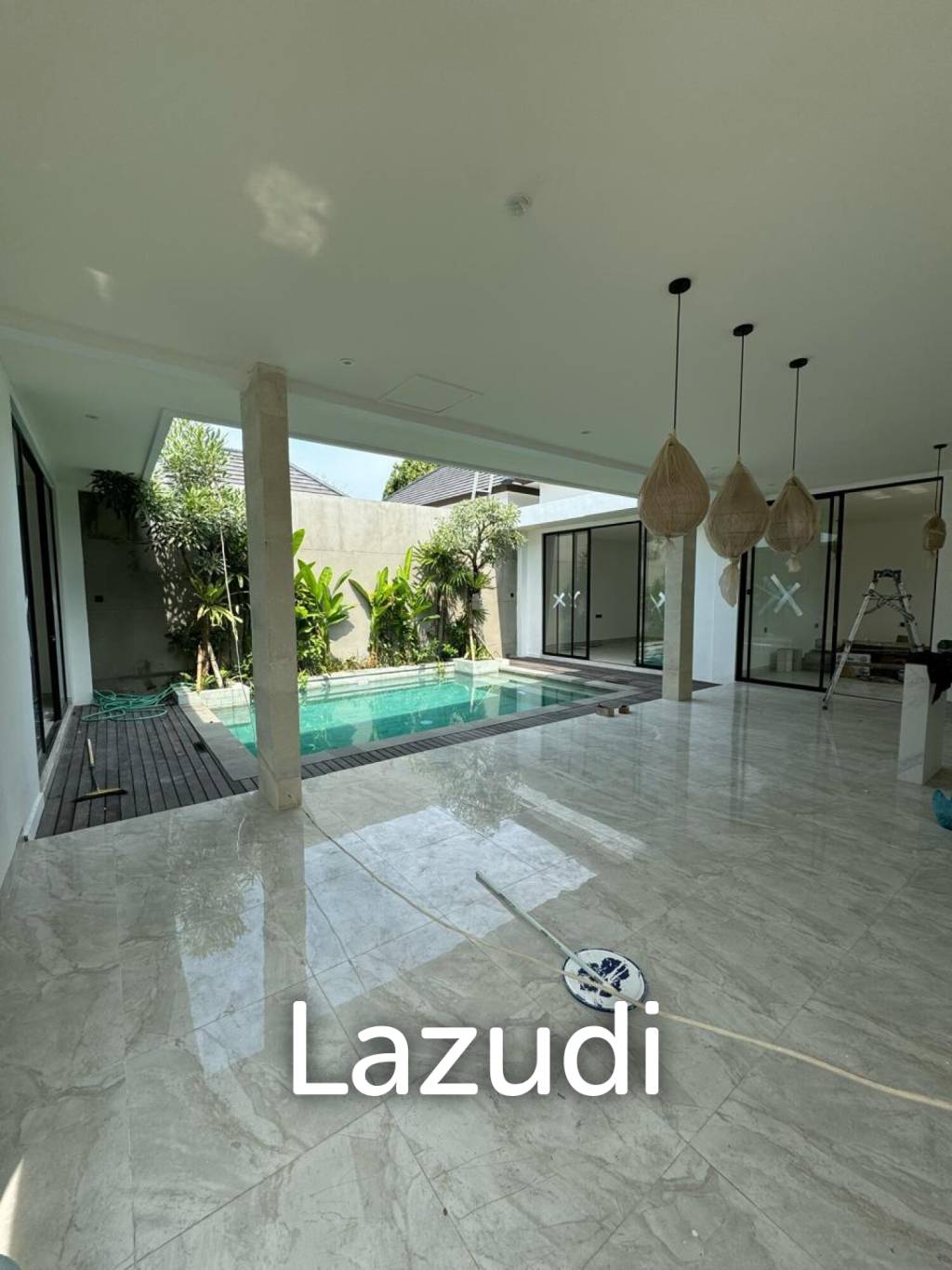 Newly 3 bedroom built Villa walking distance to Petitenget beach