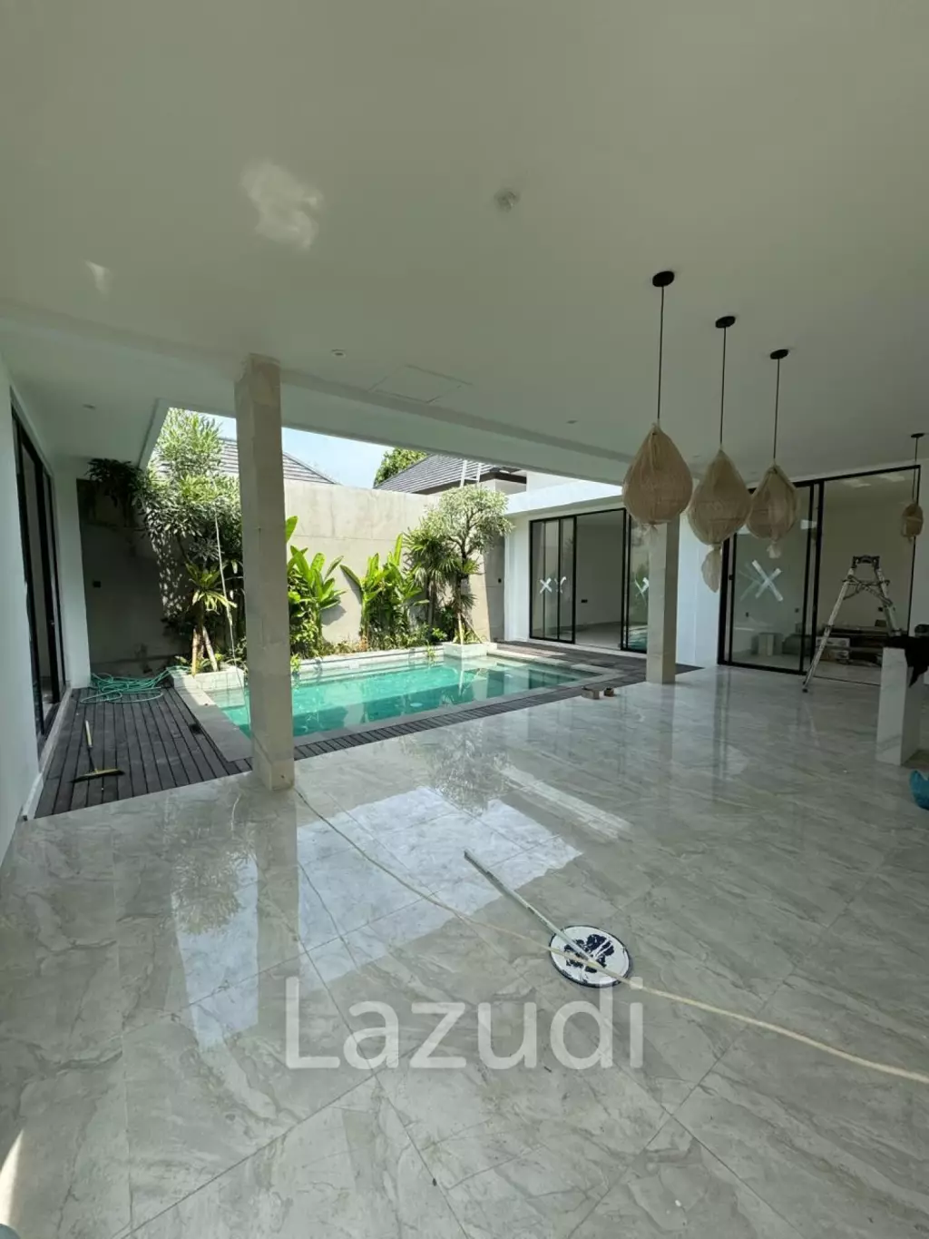 Newly 3 bedroom built Villa walking distance to Petitenget beach