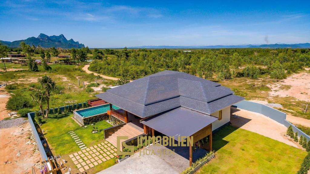 3 Schlafzimmer Pool Villa + Coffee Shop auf einem 10 Rai (16.000 qm) großen Land in Khao Kalok