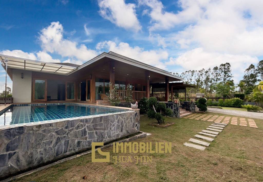 3 Schlafzimmer Pool Villa + Coffee Shop auf einem 10 Rai (16.000 qm) großen Land in Khao Kalok