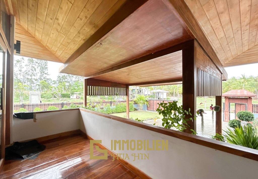 3 Schlafzimmer Pool Villa + Coffee Shop auf einem 10 Rai (16.000 qm) großen Land in Khao Kalok