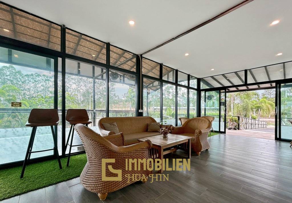 3 Schlafzimmer Pool Villa + Coffee Shop auf einem 10 Rai (16.000 qm) großen Land in Khao Kalok