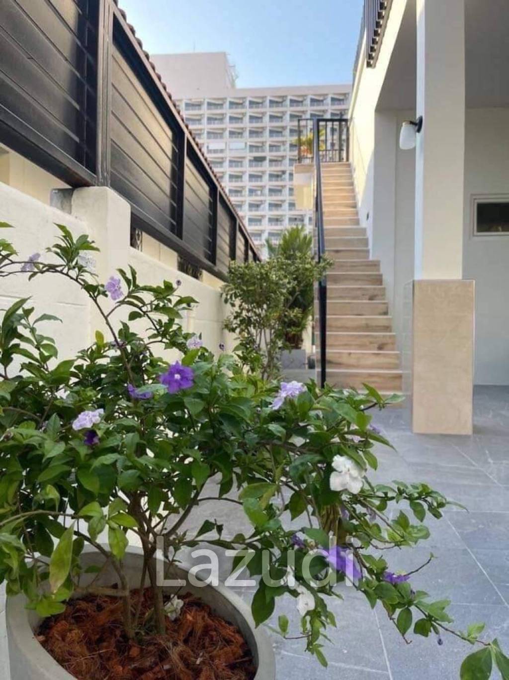 6 Bedroom 6 Bathroom 376 SQ.M Park Village
