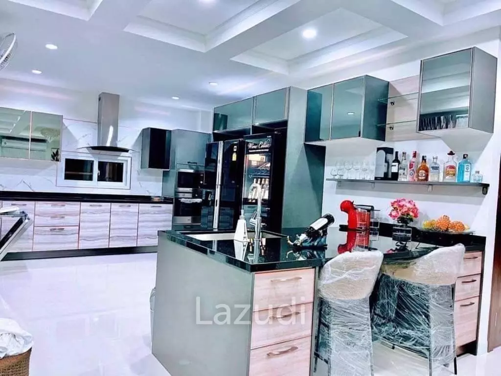 6 Bedroom 6 Bathroom 376 SQ.M Park Village