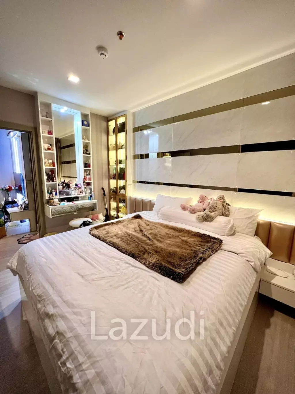 1 Bed 1 Bath 33 SQ.M LIFE Asoke - Rama 9