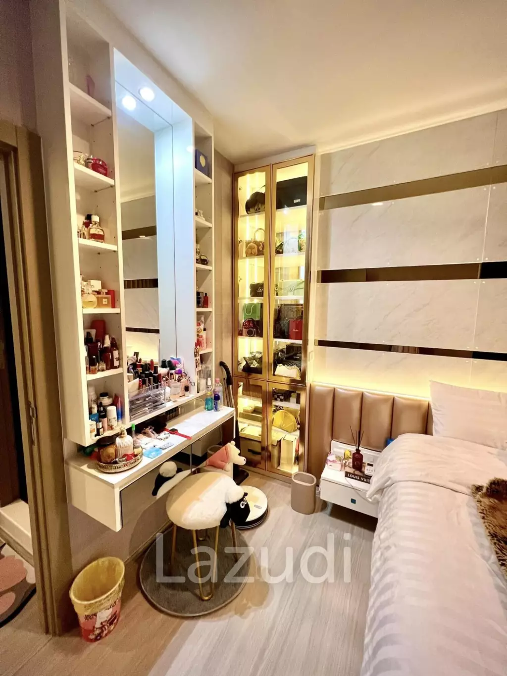 1 Bed 1 Bath 33 SQ.M LIFE Asoke - Rama 9