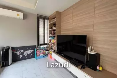 ขายบ้าน 4 ห้องนอน สไตล์โมเดิร์นในหมู่บ้านวังตาล