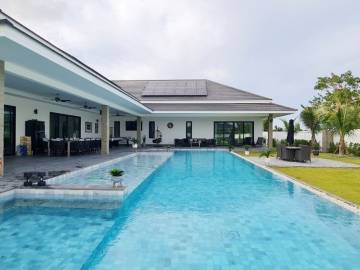 The Clouds: Fully Furnished Luxury Villa 4BR
