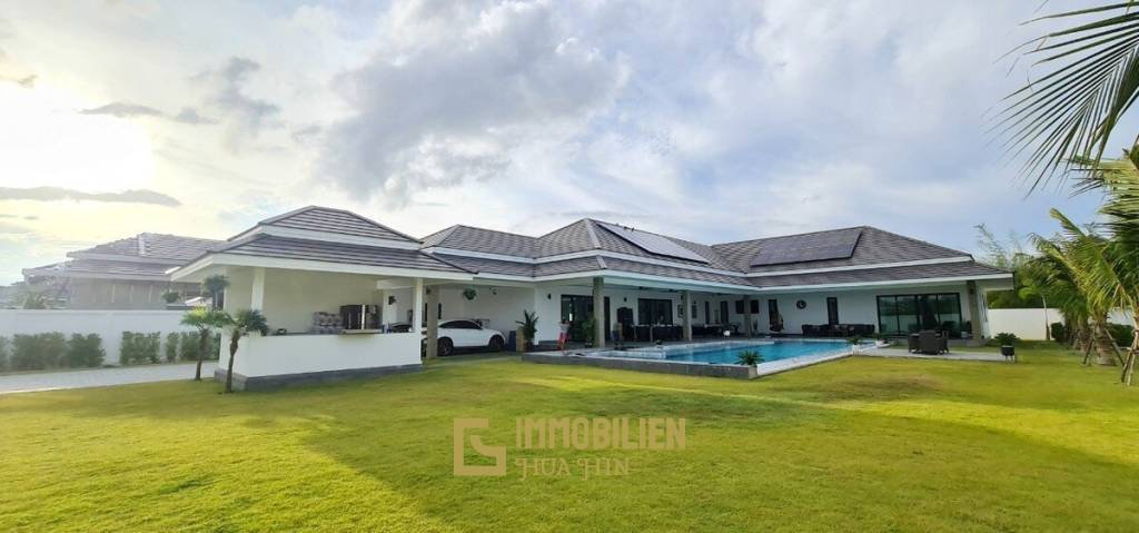 The Clouds: Fully Furnished Luxury Villa 4BR