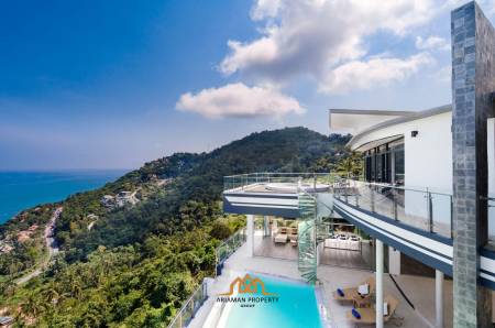 Iconic 5-Bed Villa with Ultra-Modern Design