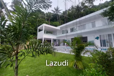 Unique Luxury Villa with Panoramic Mountain View