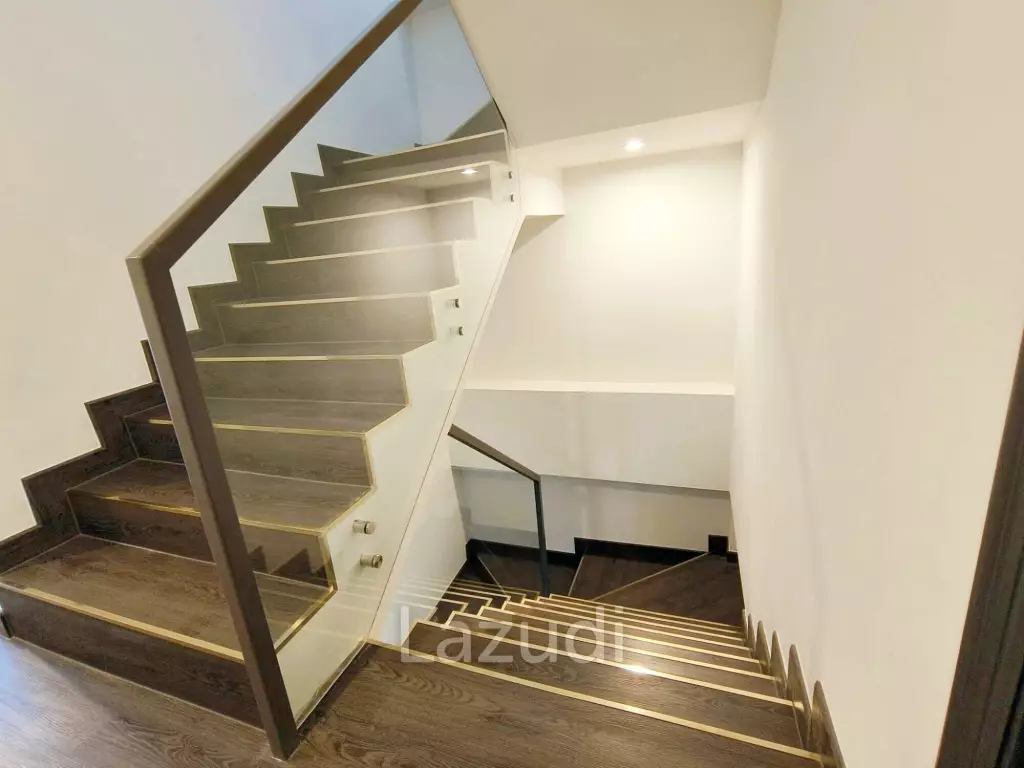 4 Bed 5 Bath 330 SQ.M House in Soi Sukhumvit 65