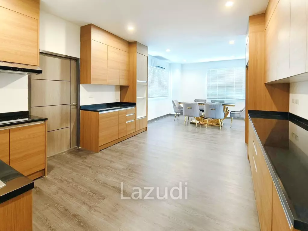 4 Bed 5 Bath 330 SQ.M House in Soi Sukhumvit 65