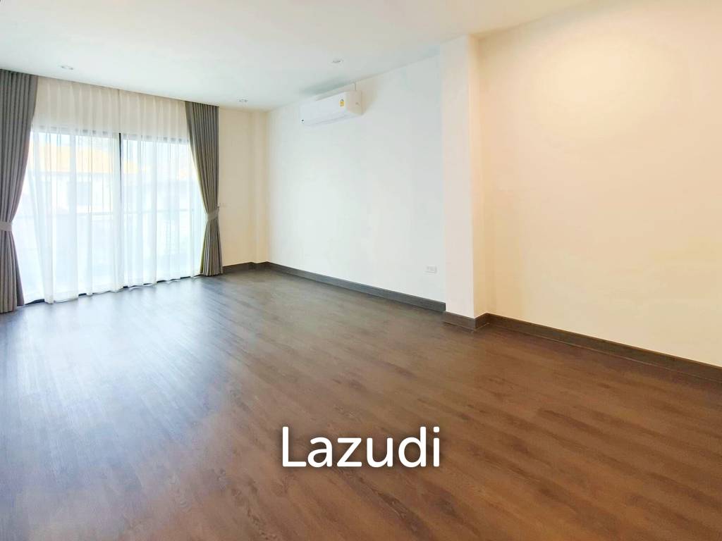 4 Bed 5 Bath 330 SQ.M House in Soi Sukhumvit 65