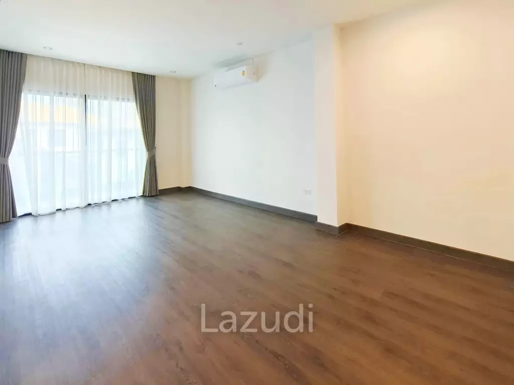 4 Bed 5 Bath 330 SQ.M House in Soi Sukhumvit 65