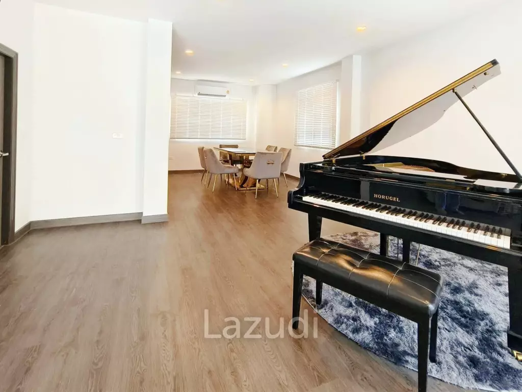 4 Bed 5 Bath 330 SQ.M House in Soi Sukhumvit 65