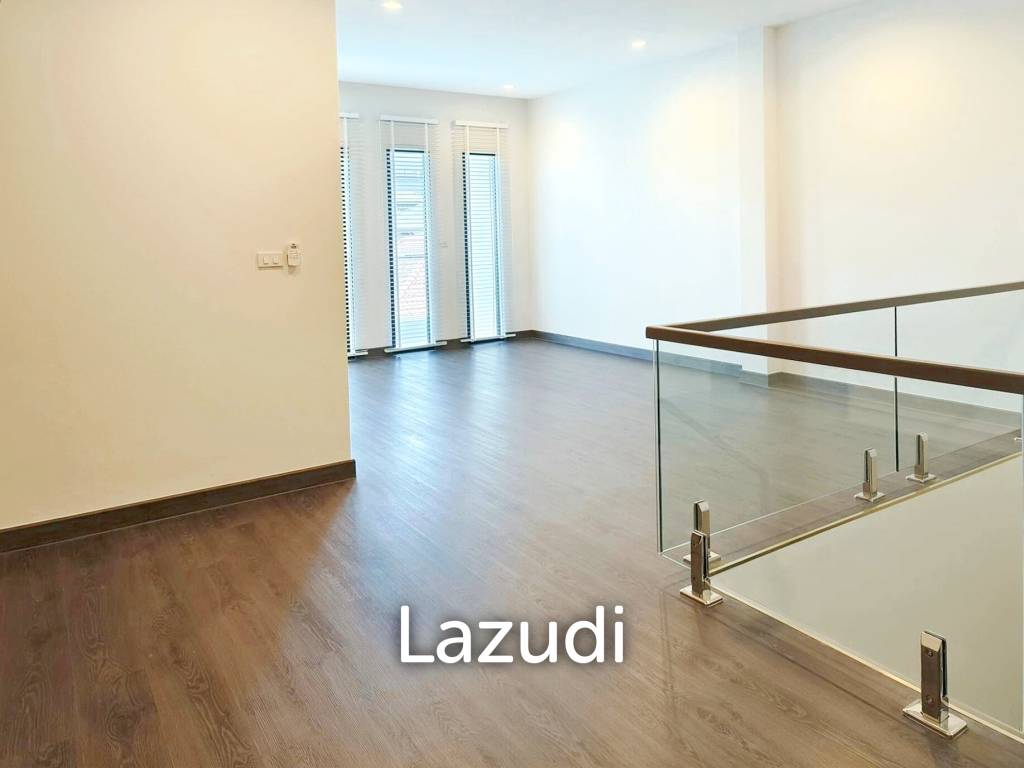 4 Bed 5 Bath 330 SQ.M House in Soi Sukhumvit 65