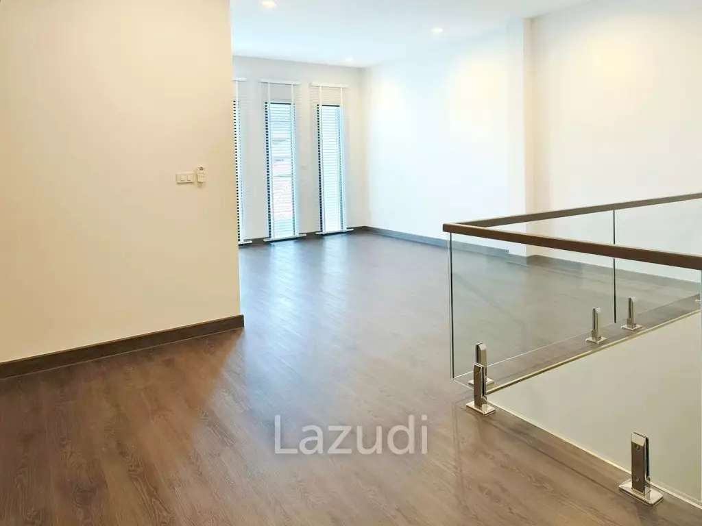 4 Bed 5 Bath 330 SQ.M House in Soi Sukhumvit 65