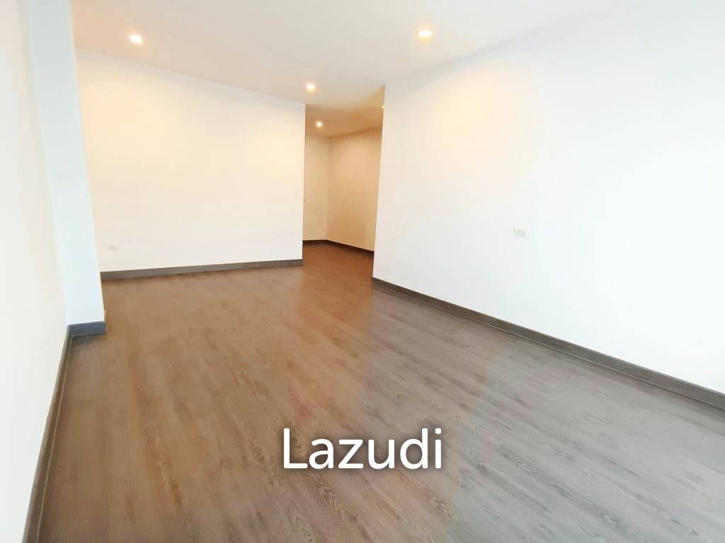 4 Bed 5 Bath 330 SQ.M House in Soi Sukhumvit 65