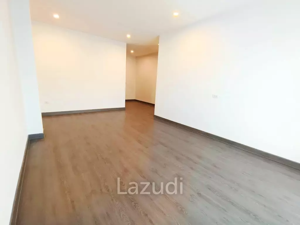 4 Bed 5 Bath 330 SQ.M House in Soi Sukhumvit 65