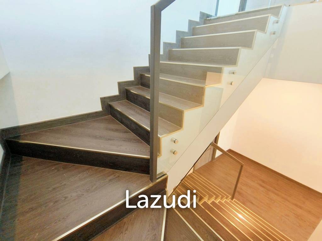 4 Bed 5 Bath 330 SQ.M House in Soi Sukhumvit 65