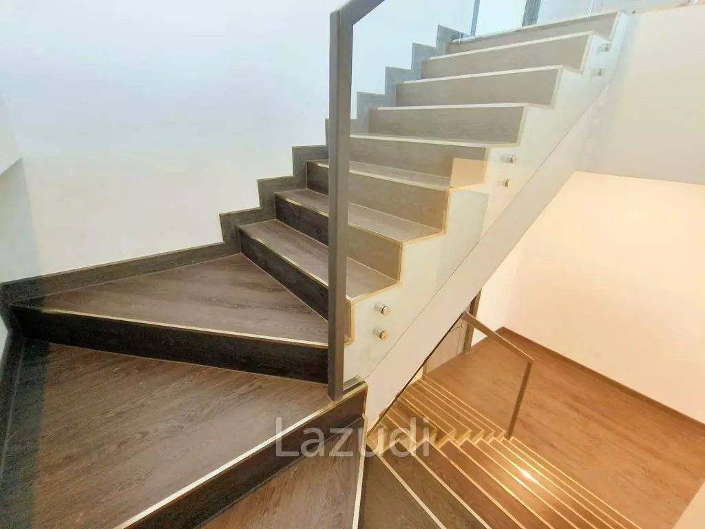 4 Bed 5 Bath 330 SQ.M House in Soi Sukhumvit 65