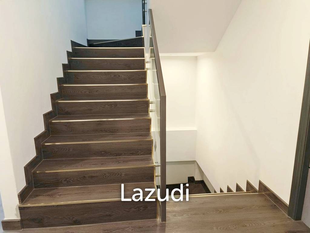4 Bed 5 Bath 330 SQ.M House in Soi Sukhumvit 65
