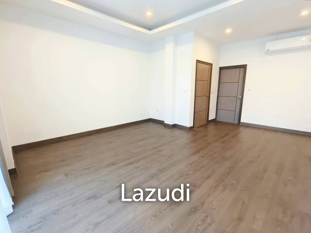 4 Bed 5 Bath 330 SQ.M House in Soi Sukhumvit 65