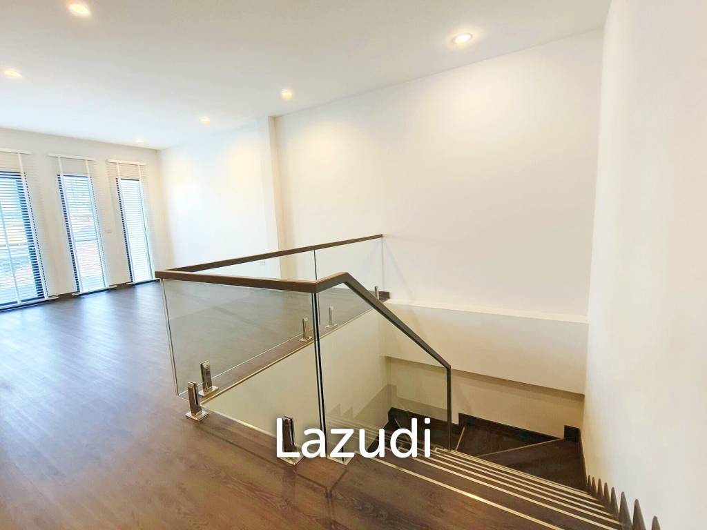 4 Bed 5 Bath 330 SQ.M House in Soi Sukhumvit 65