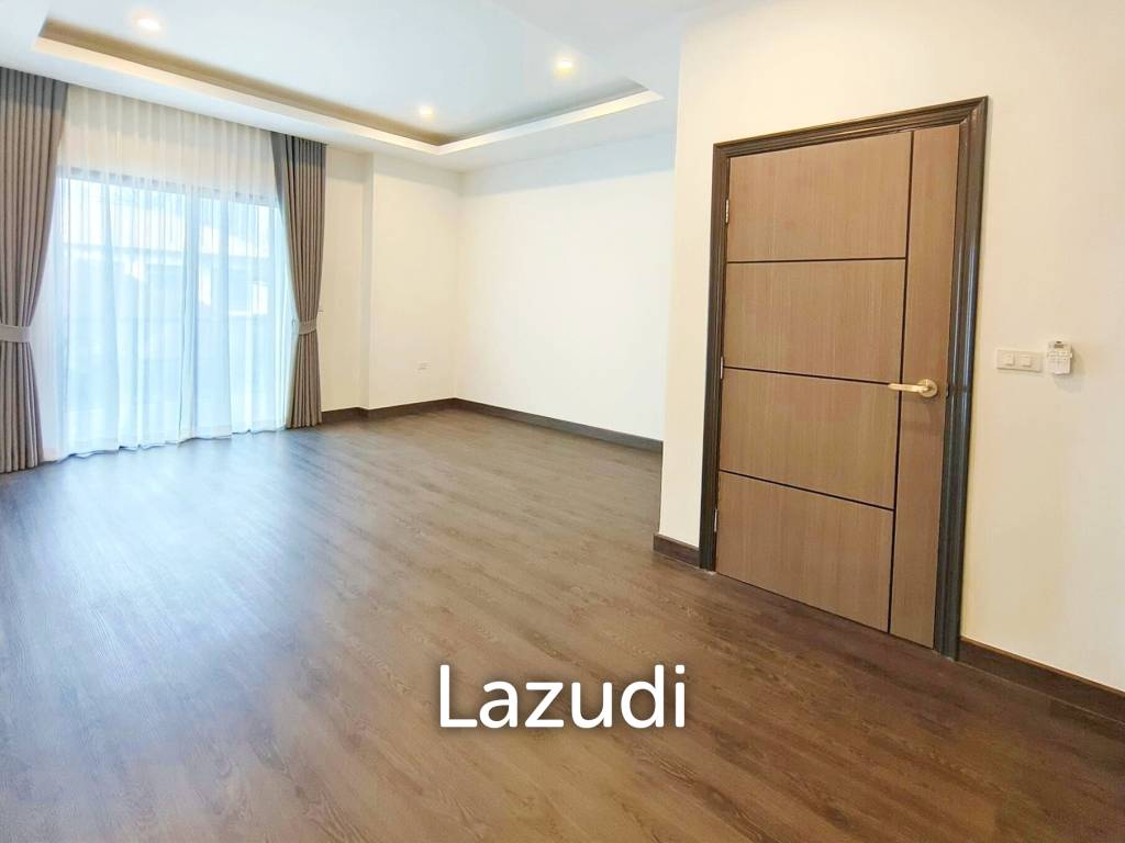 4 Bed 5 Bath 330 SQ.M House in Soi Sukhumvit 65