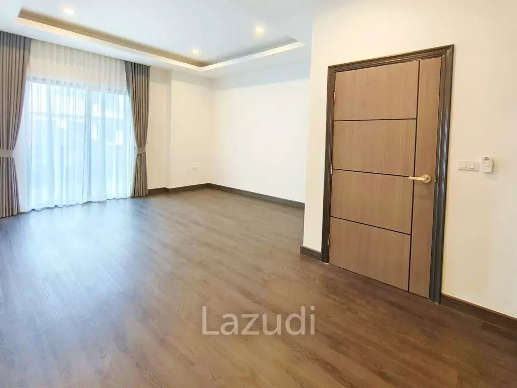 4 Bed 5 Bath 330 SQ.M House in Soi Sukhumvit 65