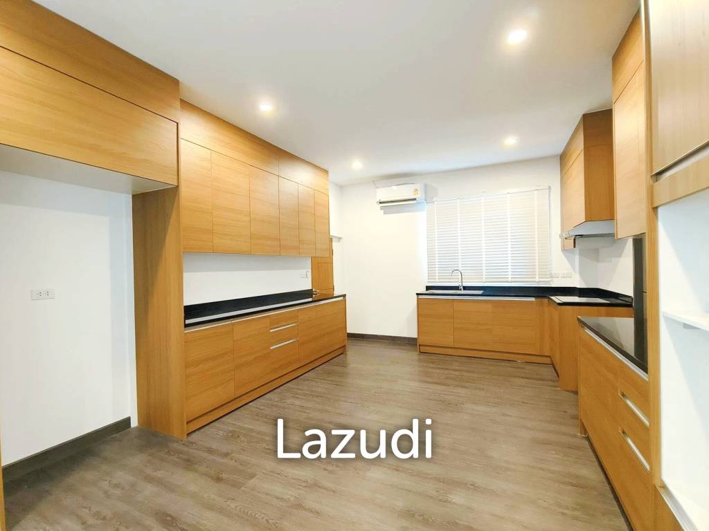 4 Bed 5 Bath 330 SQ.M House in Soi Sukhumvit 65
