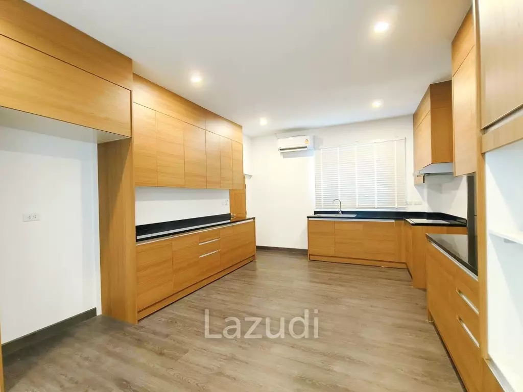 4 Bed 5 Bath 330 SQ.M House in Soi Sukhumvit 65