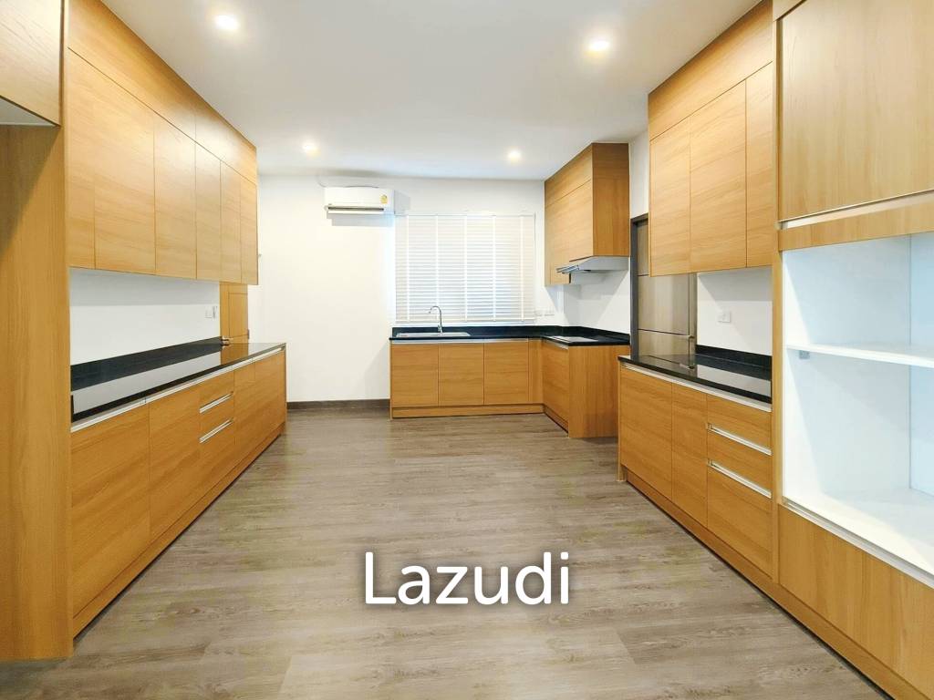 4 Bed 5 Bath 330 SQ.M House in Soi Sukhumvit 65