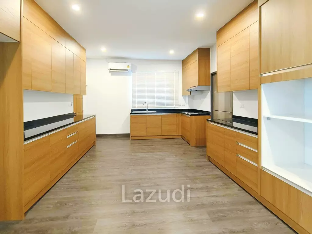 4 Bed 5 Bath 330 SQ.M House in Soi Sukhumvit 65